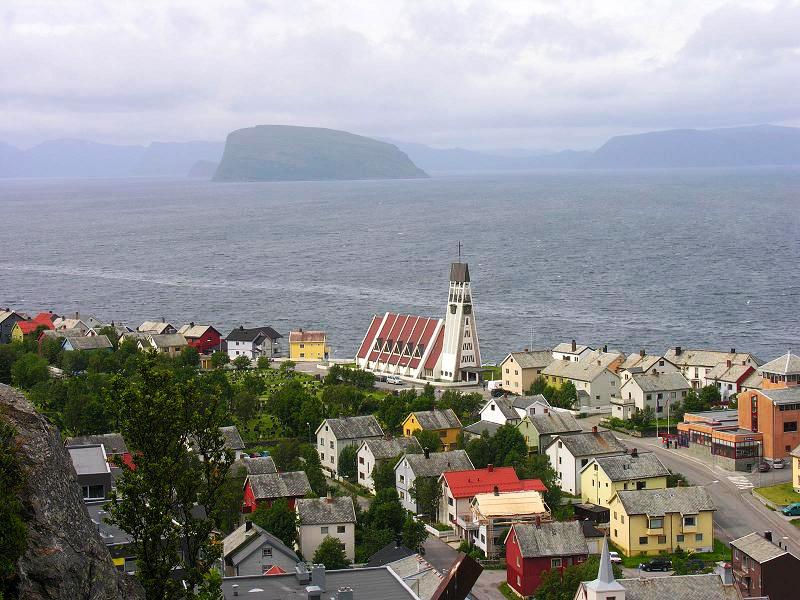 CRUCEROS NORTE NORUEGA CABO NORTE SOL DE MEDIANOCHE HAMMERFEST FIORDOS NORUEGOS